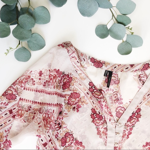 Maurice’s medium floral blouse - Picture 2 of 8